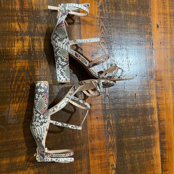 LIKE NEW Olivia Miller Chic Snake Print Strappy High Heels - Picture 3 of 8